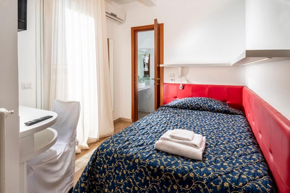 Hotel Mediterraneo Pesaro Exterior foto