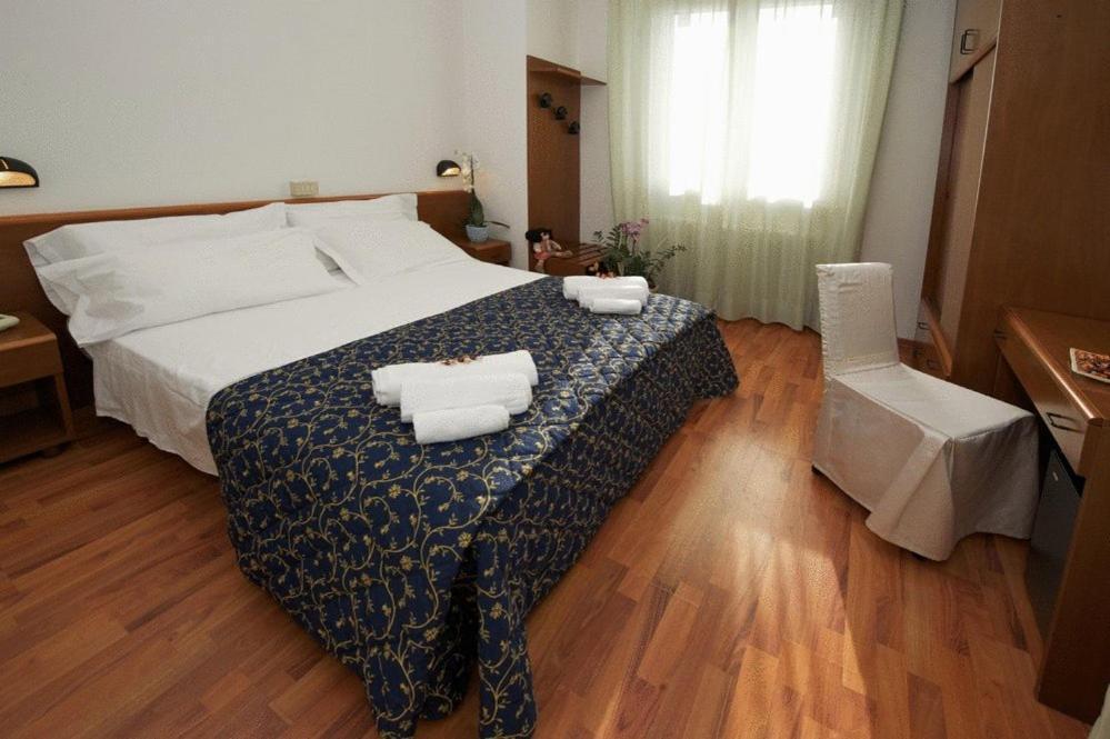 Hotel Mediterraneo Pesaro Quarto foto
